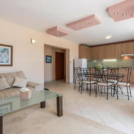 בית נופש Charmantes In Medici Mit Privatem Pool
