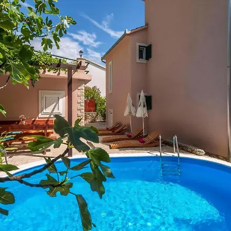 בית נופש Charmantes In Medici Mit Privatem Pool *